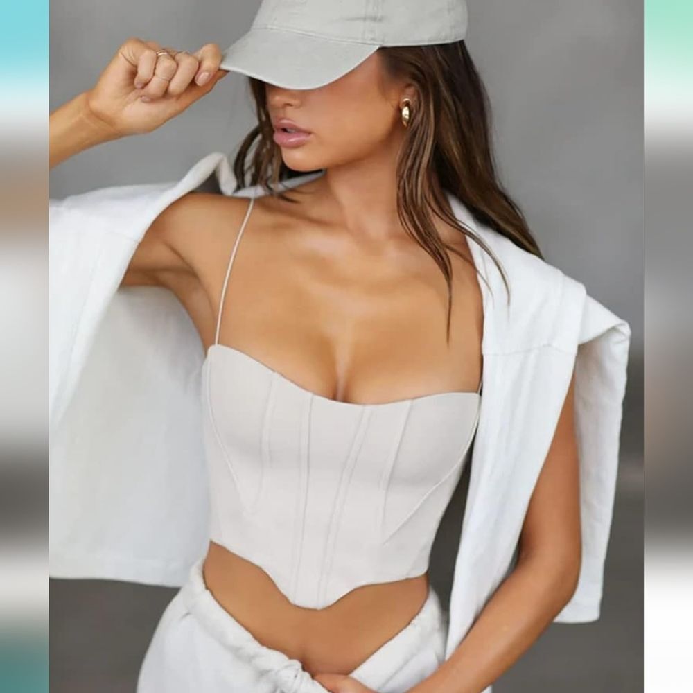 Juniors White NWOT Corset Style Spaghetti Strap Crop Top 🐈